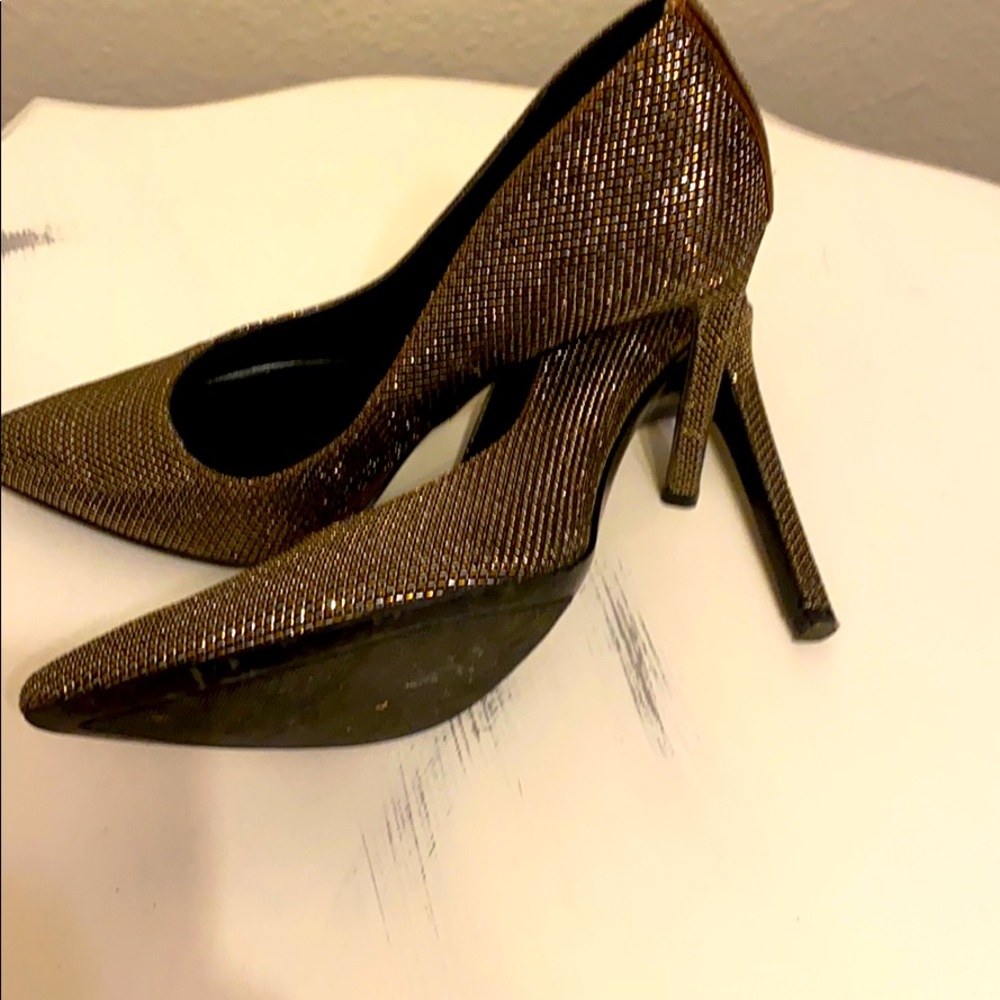 Gorgeous Nine West pumps.